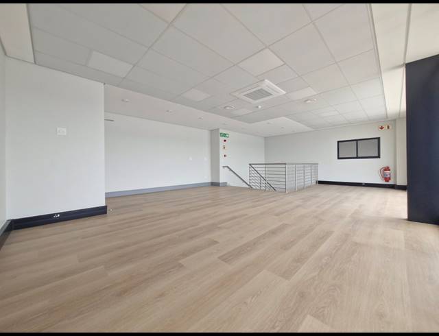 565M² WAREHOUSE TO LET IN STIKLAND INDUSTRIAL